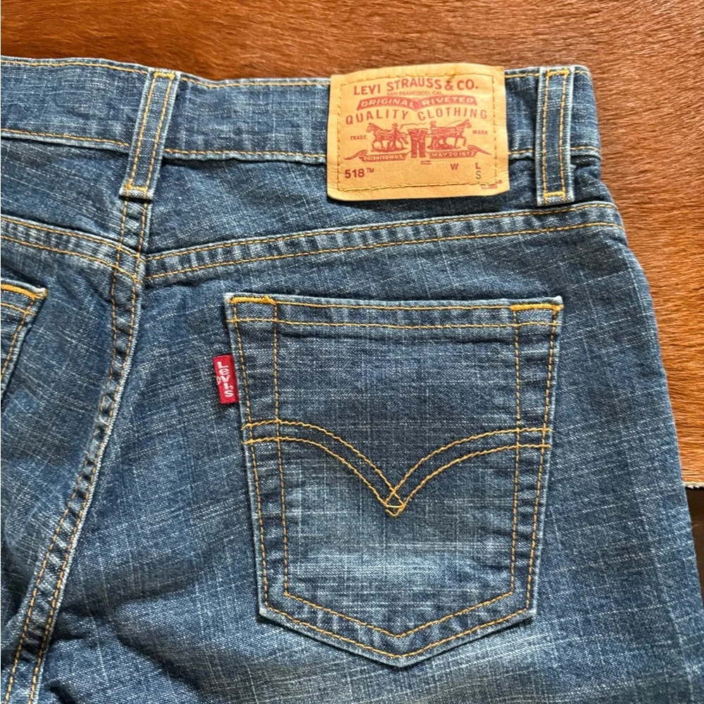 Vintage Y2K Levi's 518 Women's Boot Cut Flared Jeans in Medium Blue Wash - Picture 7 of 12